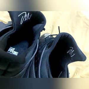 Adidas wearing the letter O. Worn once, in great condition. Box not included.